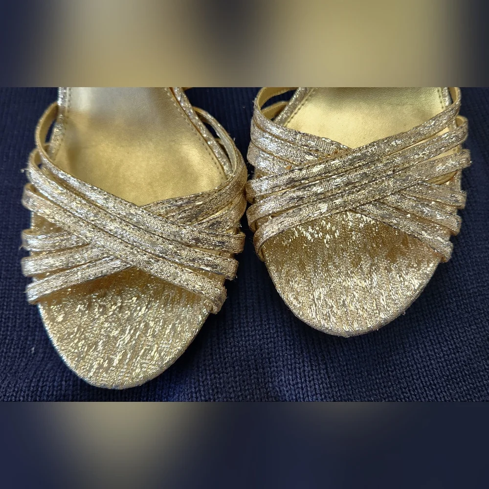Papell Studio Gold Glitter Sling back 4.5